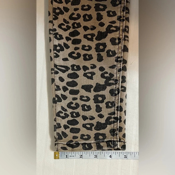 Almost Famous Animal Print Leopard Print Mid Rise Skinny Jeans Size 5 A2 - Picture 15 of 16